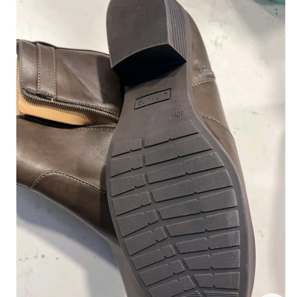 Unisa Olive-Taupe Leather Side-Buckle Ankle Boot Size 9 M - Picture 10 of 11